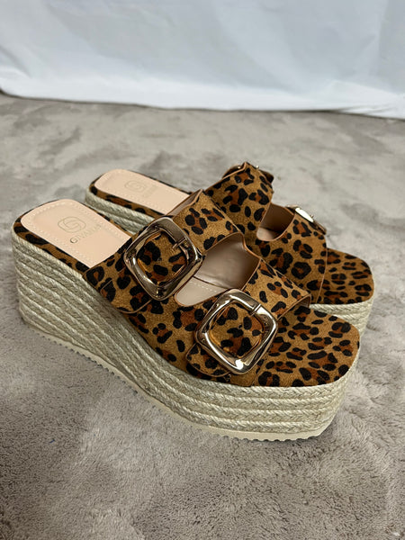 ‘Dusty’ Buckle Wedge